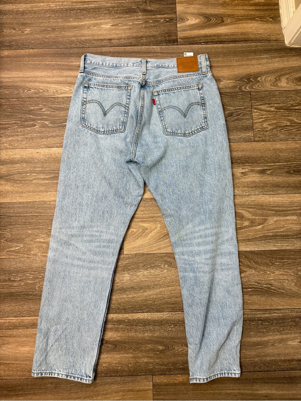 Levi’s Wedgie Straight Jeans Light Wash High Rise Size 30 - Picture 2 of 4